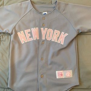 Children’s NY Yankees jersey. Size 8-10